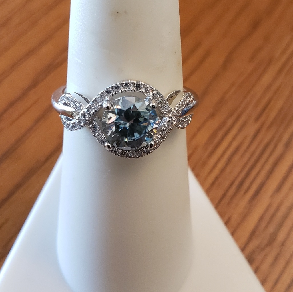 1.25 Tcw Gray/Blue Moissanite W/Accents